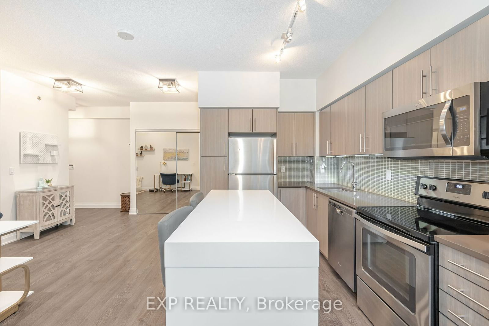 55 Speers Rd, unit 1401 for rent