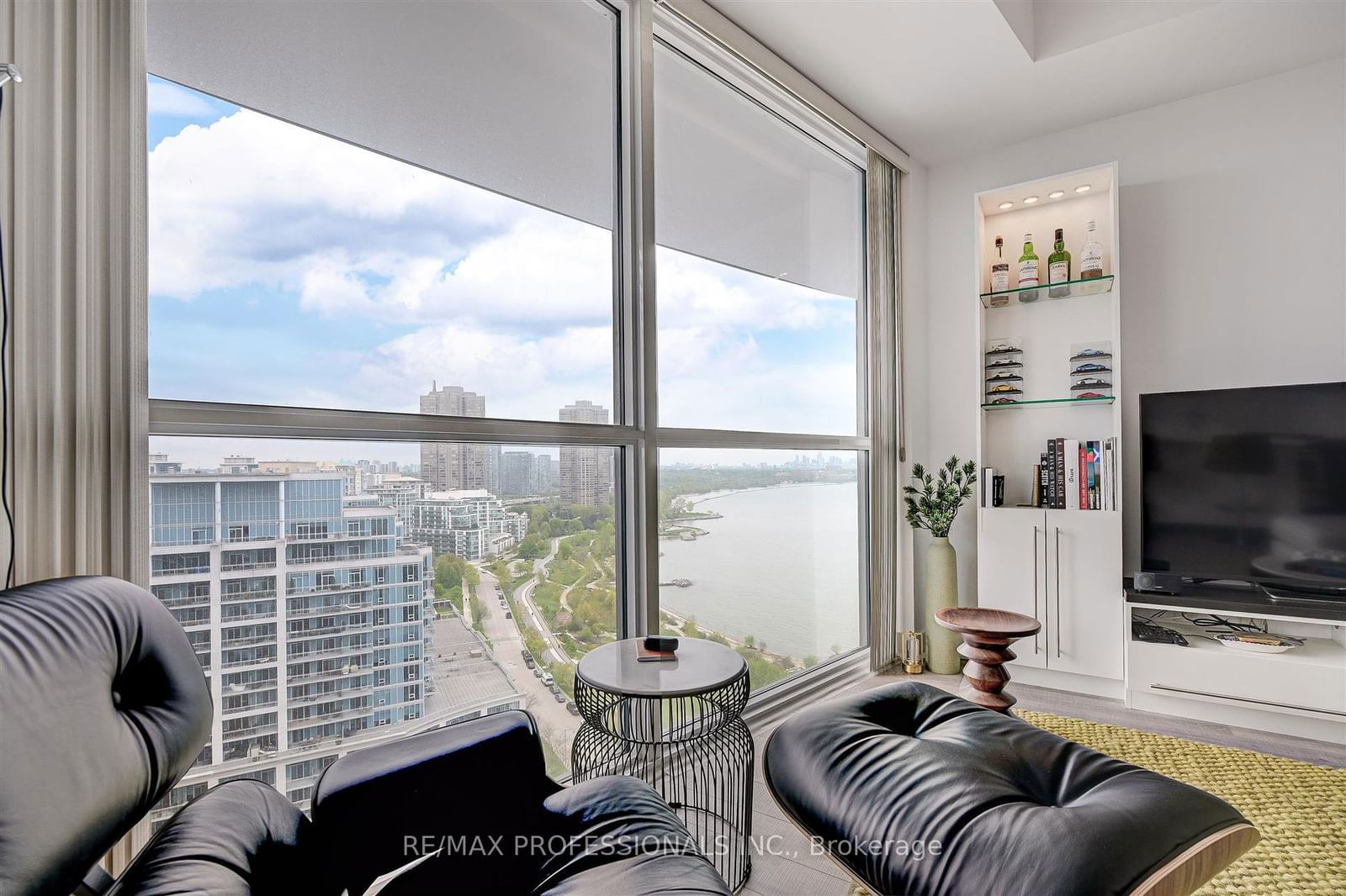 80 Marine Parade Dr, unit 1701 for rent