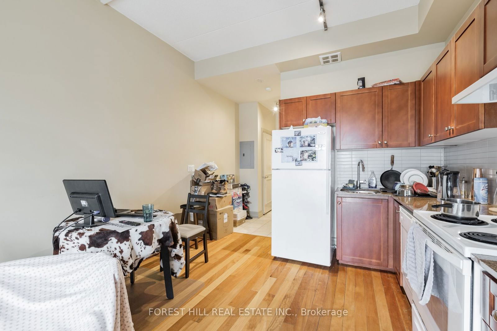 2737 Keele St, unit 215 for rent