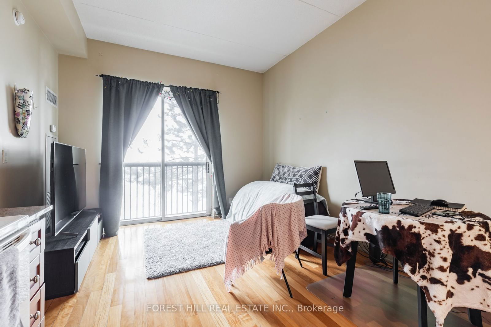 2737 Keele St, unit 215 for rent