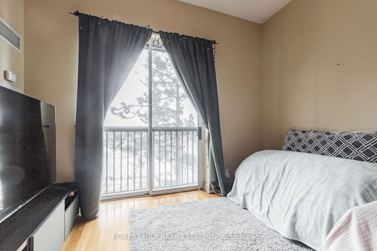 2737 Keele St, unit 215 for rent