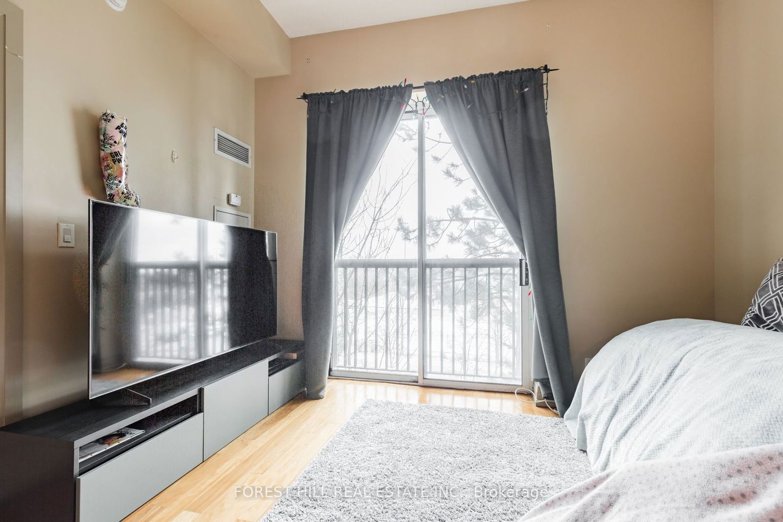 2737 Keele St, unit 215 for rent