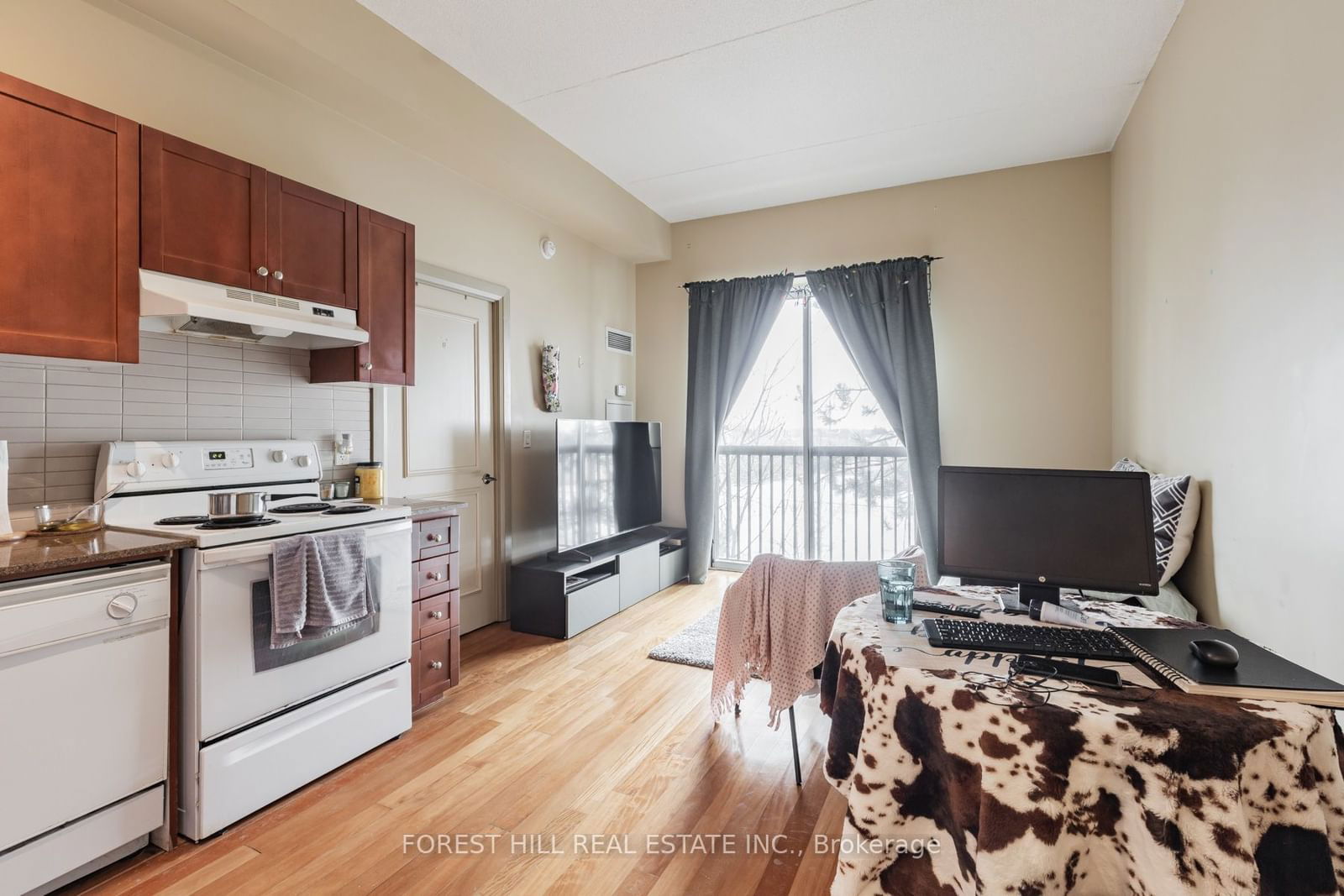 2737 Keele St, unit 215 for rent