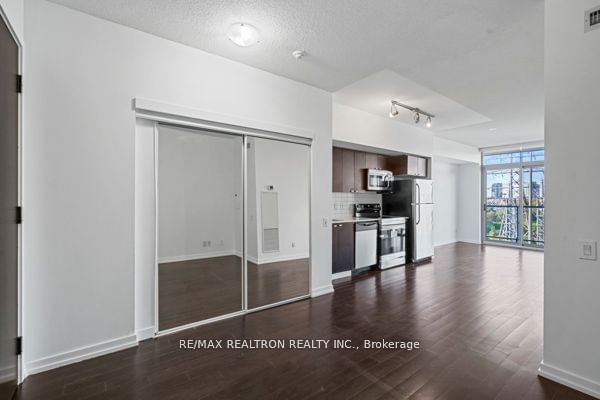 105 The Queensway Ave, unit 504 for rent