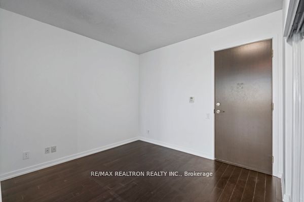 105 The Queensway Ave, unit 504 for rent