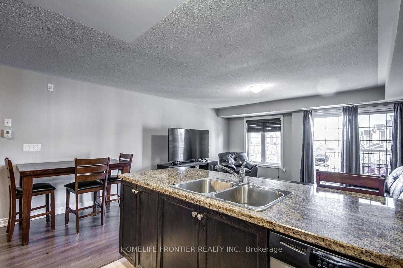 137 Isaac Devins Blvd, unit 6 for sale