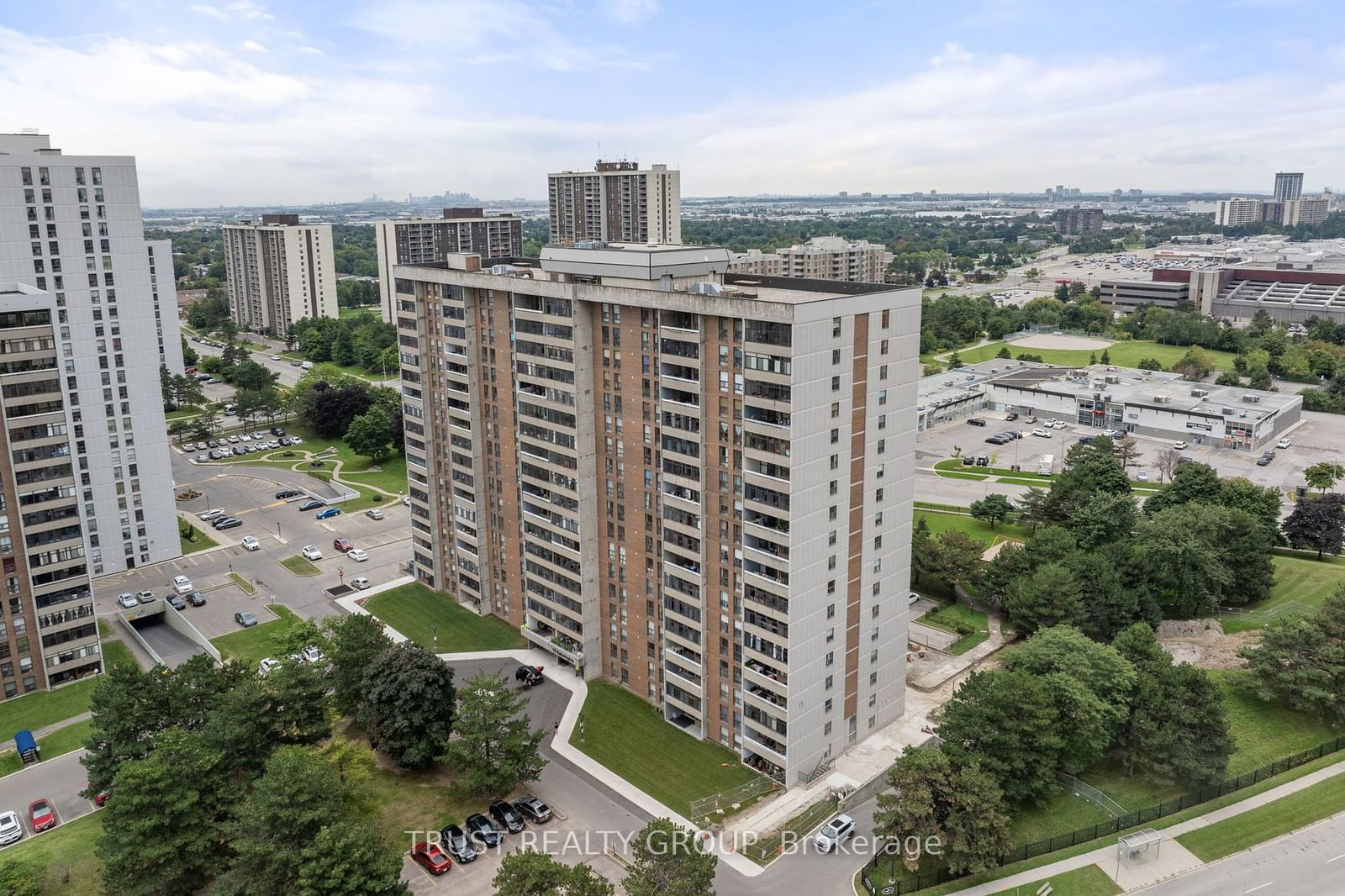 15 Kensington Rd, unit 403 for rent