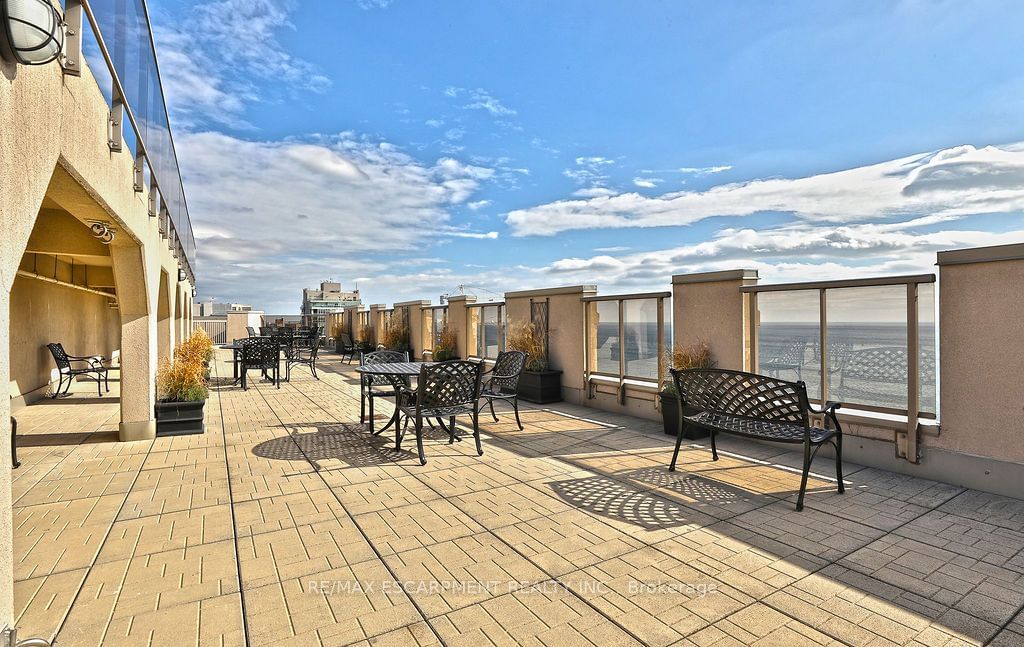 1477 Lakeshore Rd, unit 301 for sale