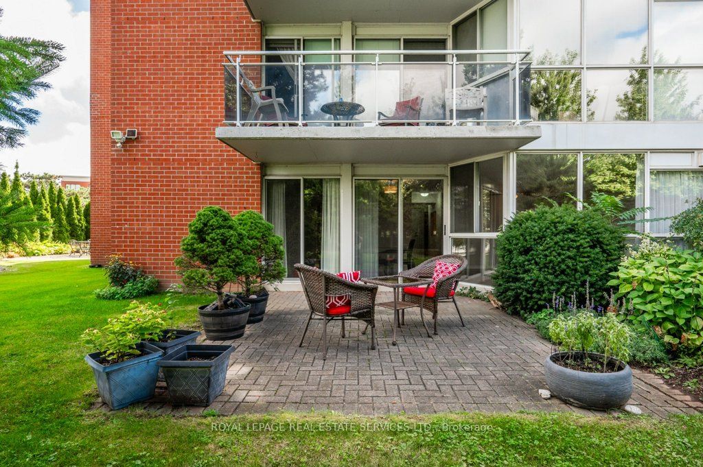 1071 Queens Ave, unit 104 for sale