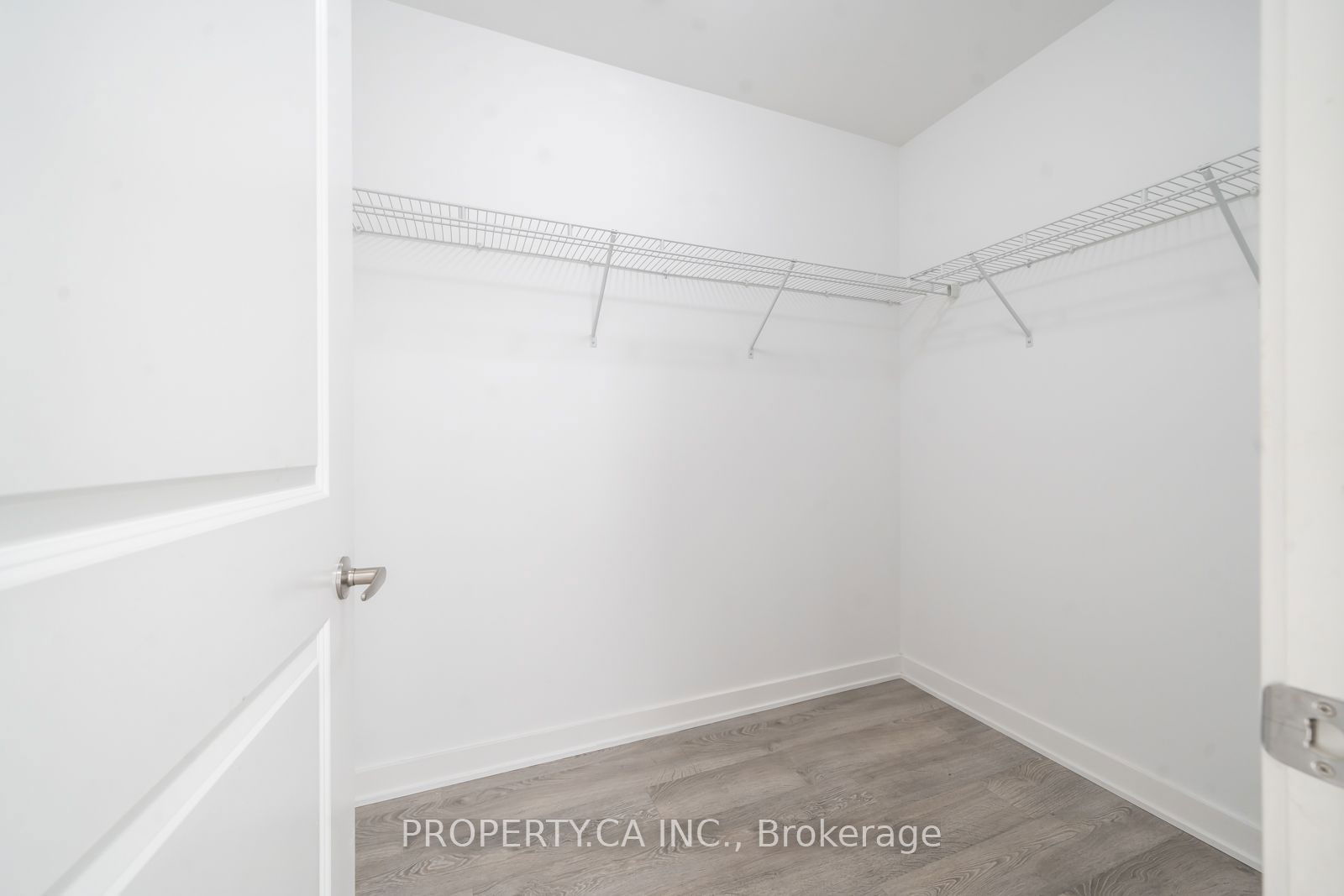 4675 Metcalfe Ave, unit 206 for sale