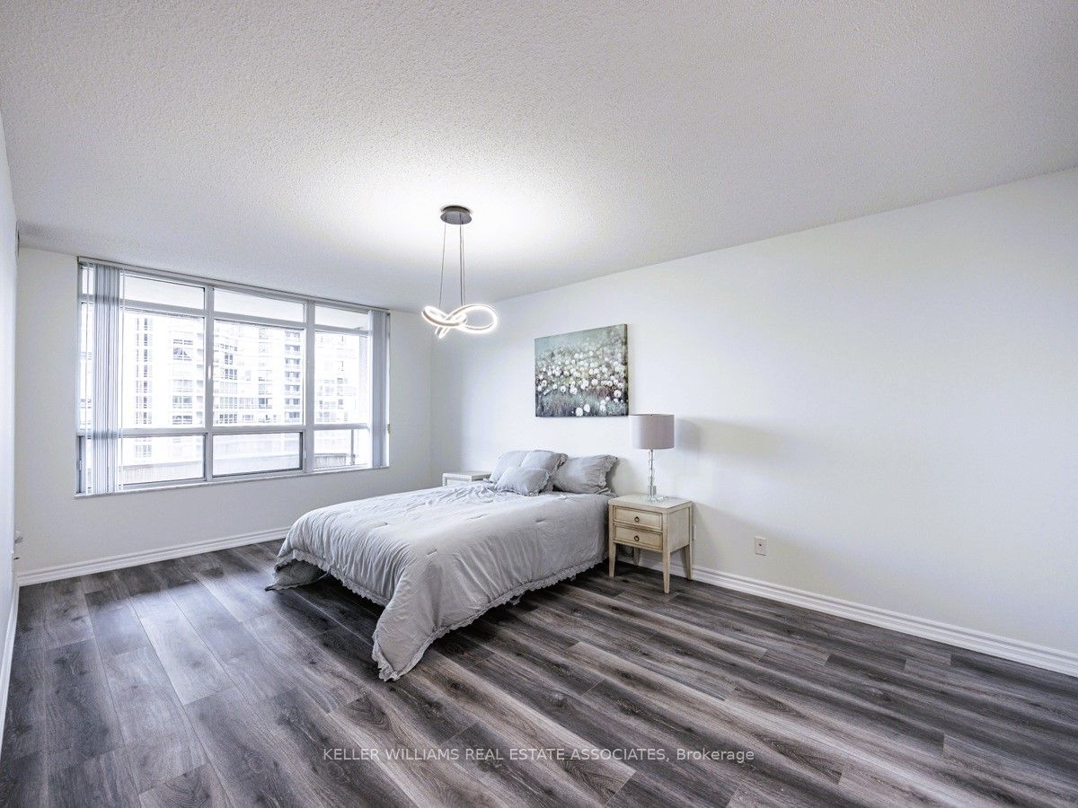 35 Kingsbridge Garden Circ, unit 2112 for sale