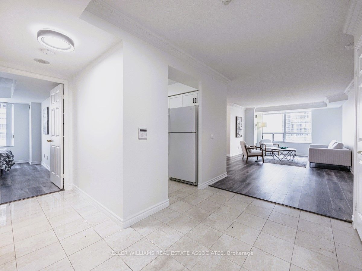 35 Kingsbridge Garden Circ, unit 2112 for sale