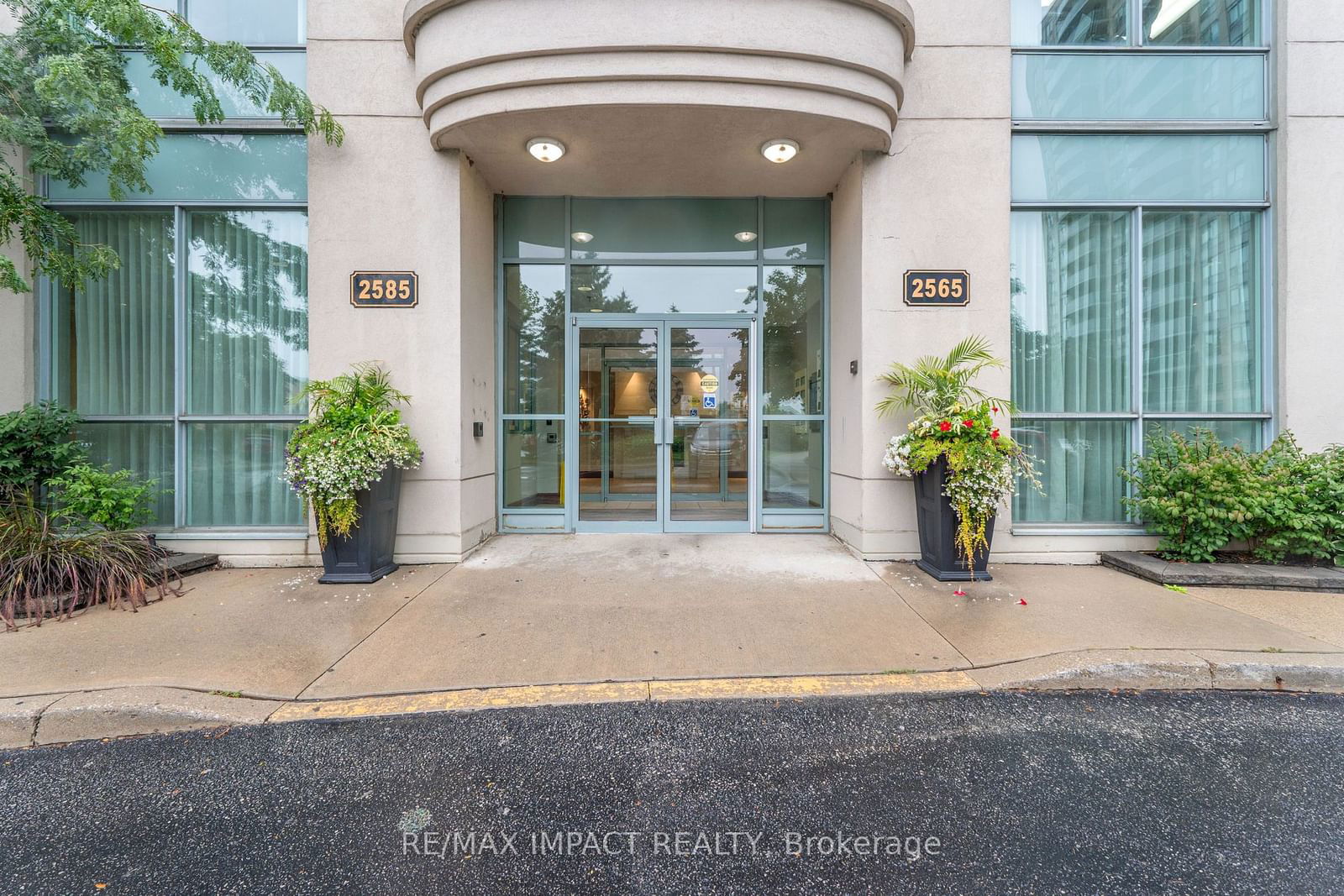 2565 Erin Centre Blvd, unit 1007 for sale