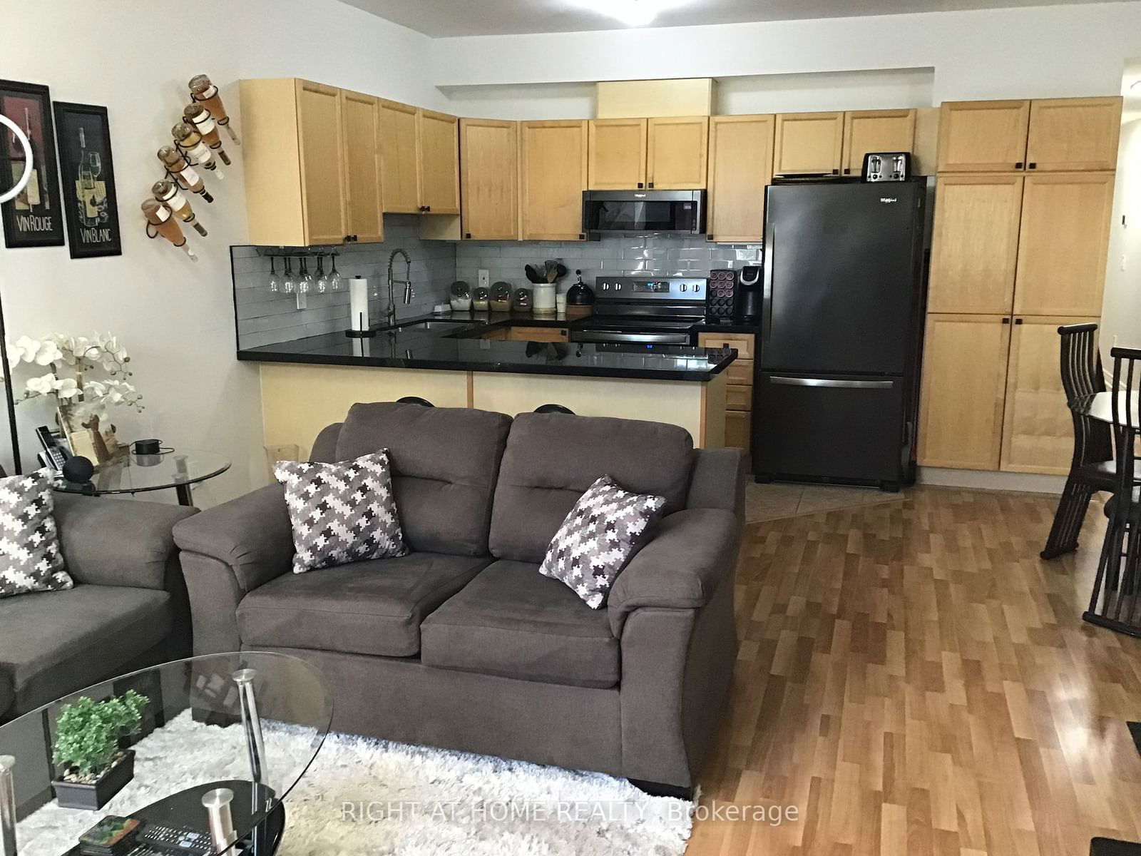 38 GIBSON Ave, unit 14 for rent