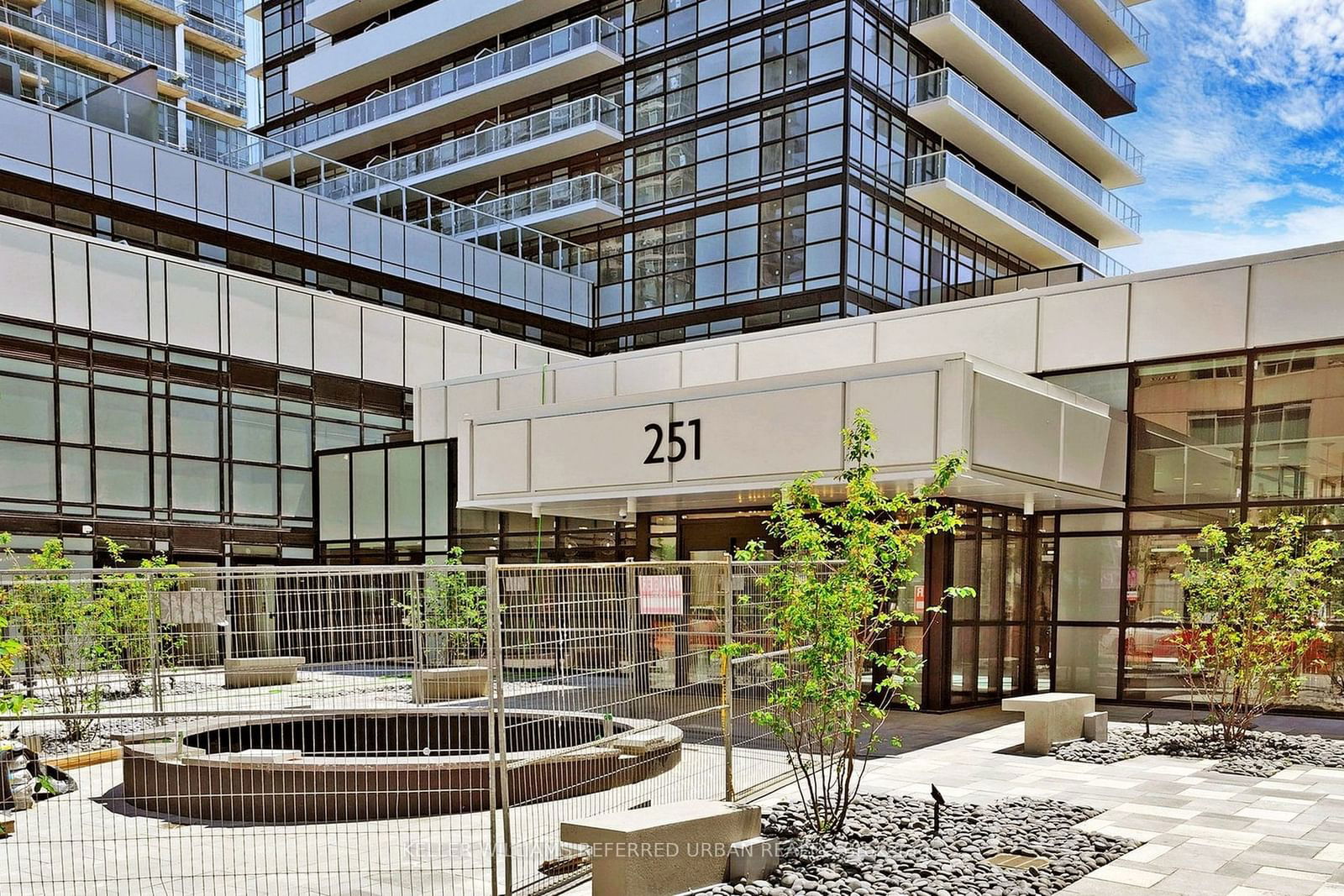 251 Manitoba St, unit 1709 for rent