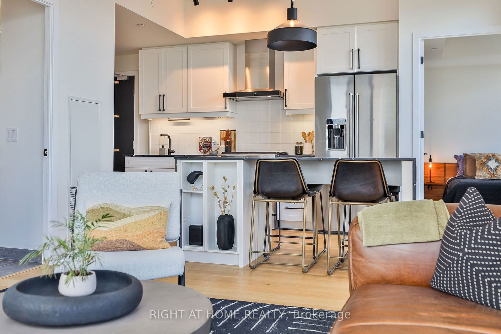 430 Roncesvalles Ave, unit 801 for sale