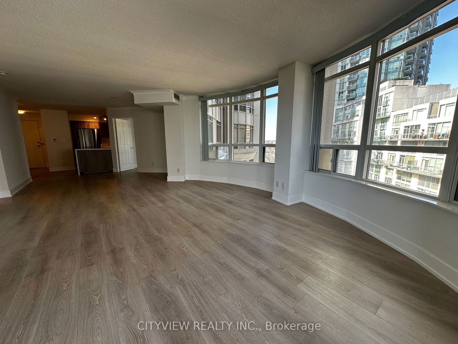 3880 Duke of york Blvd, unit 707 for rent