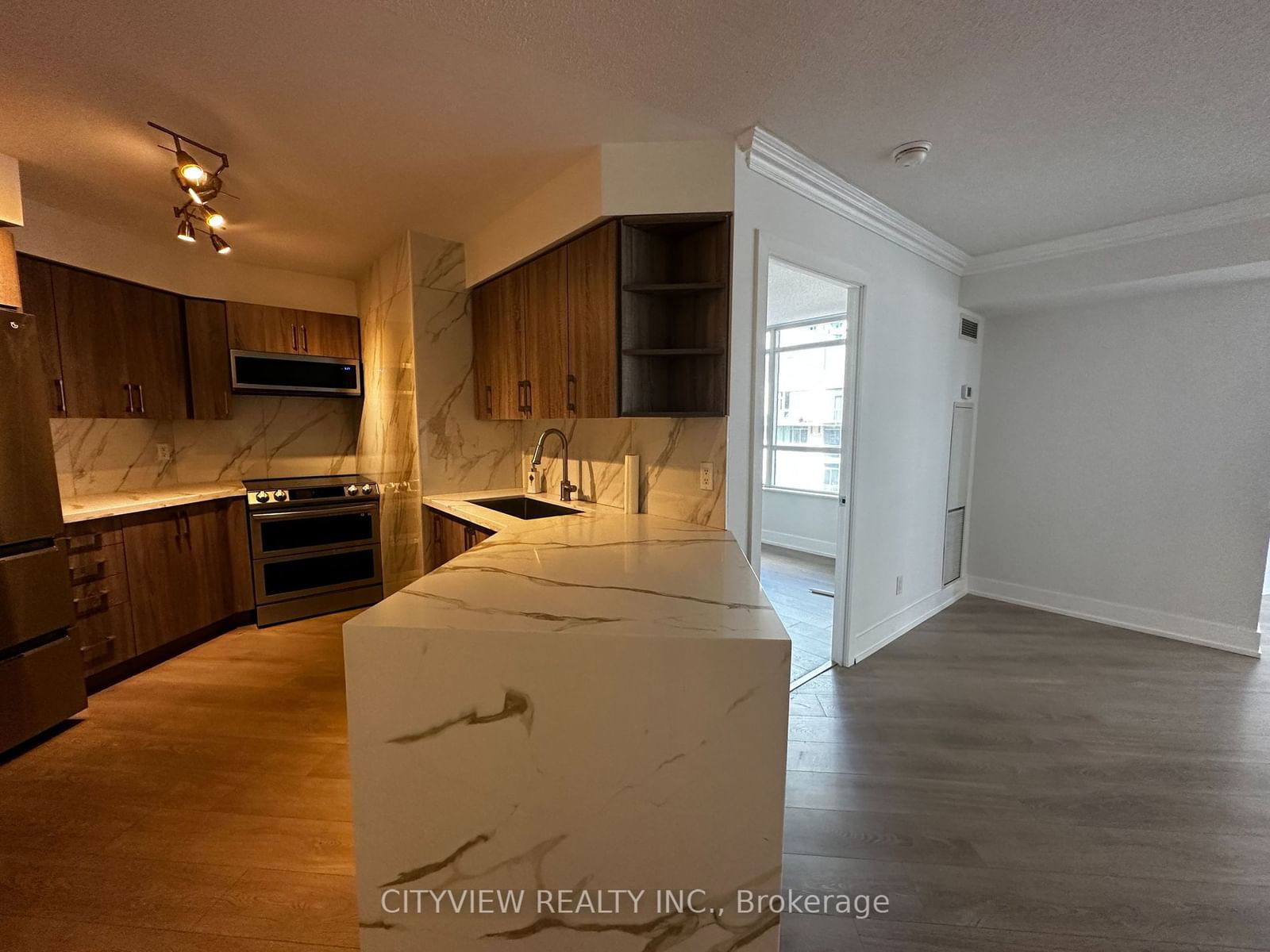 3880 Duke of york Blvd, unit 707 for rent