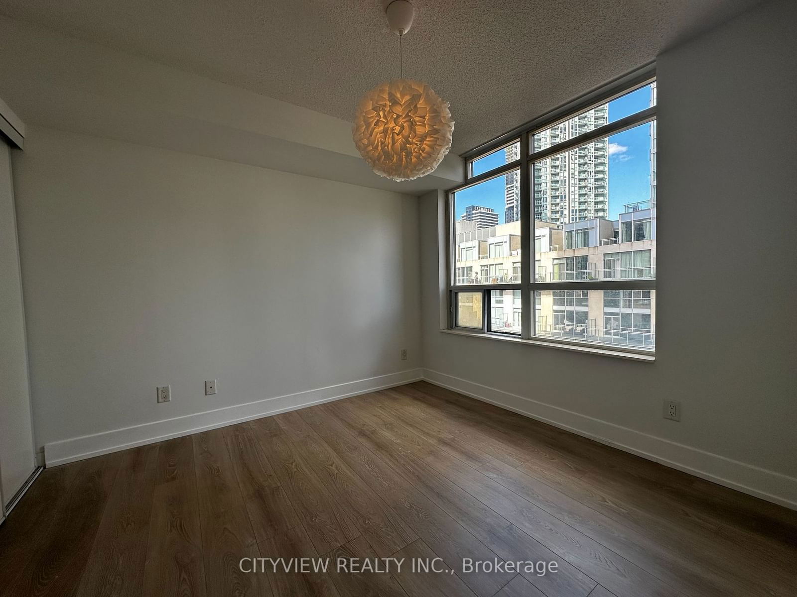 3880 Duke of york Blvd, unit 707 for rent