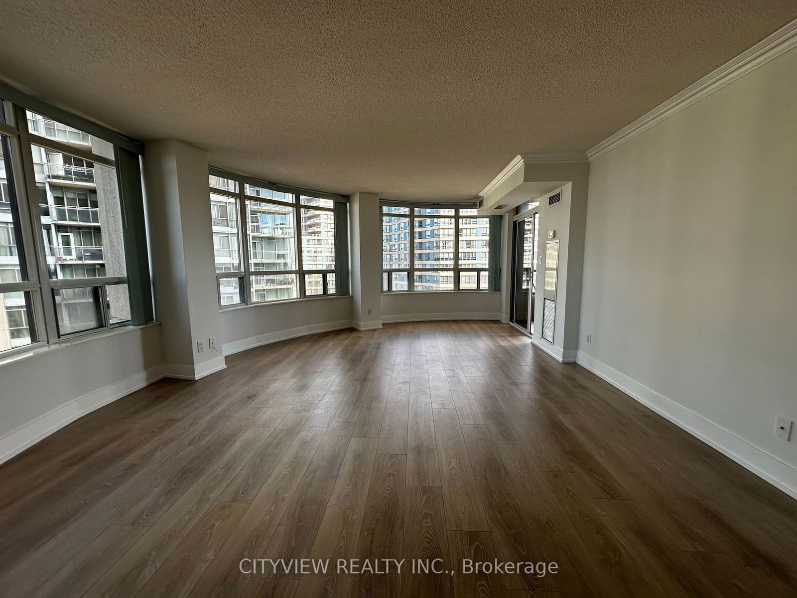 3880 Duke of york Blvd, unit 707 for rent