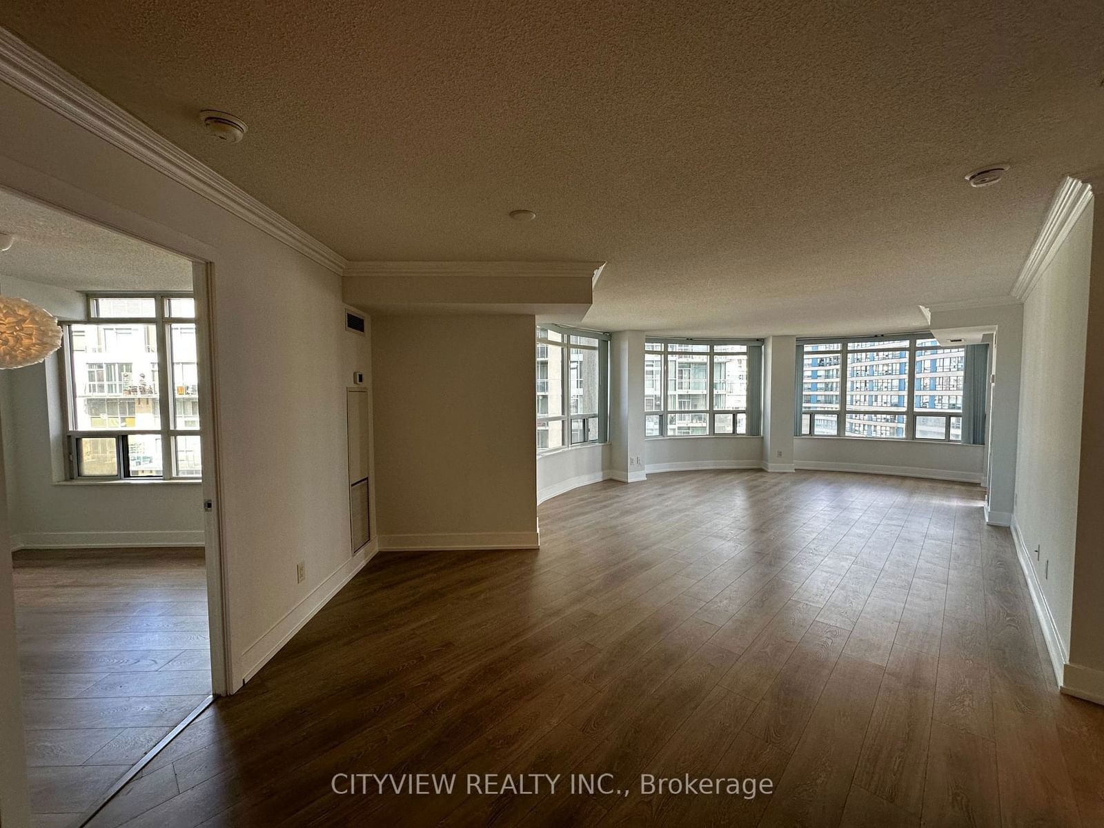 3880 Duke of york Blvd, unit 707 for rent