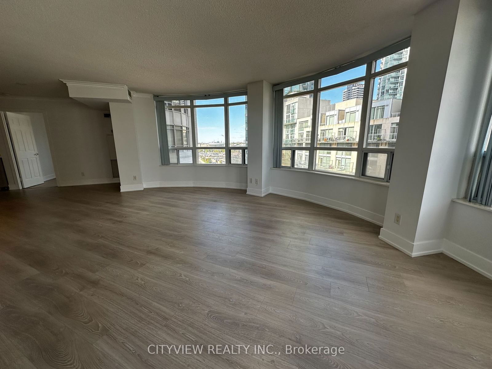 3880 Duke of york Blvd, unit 707 for rent