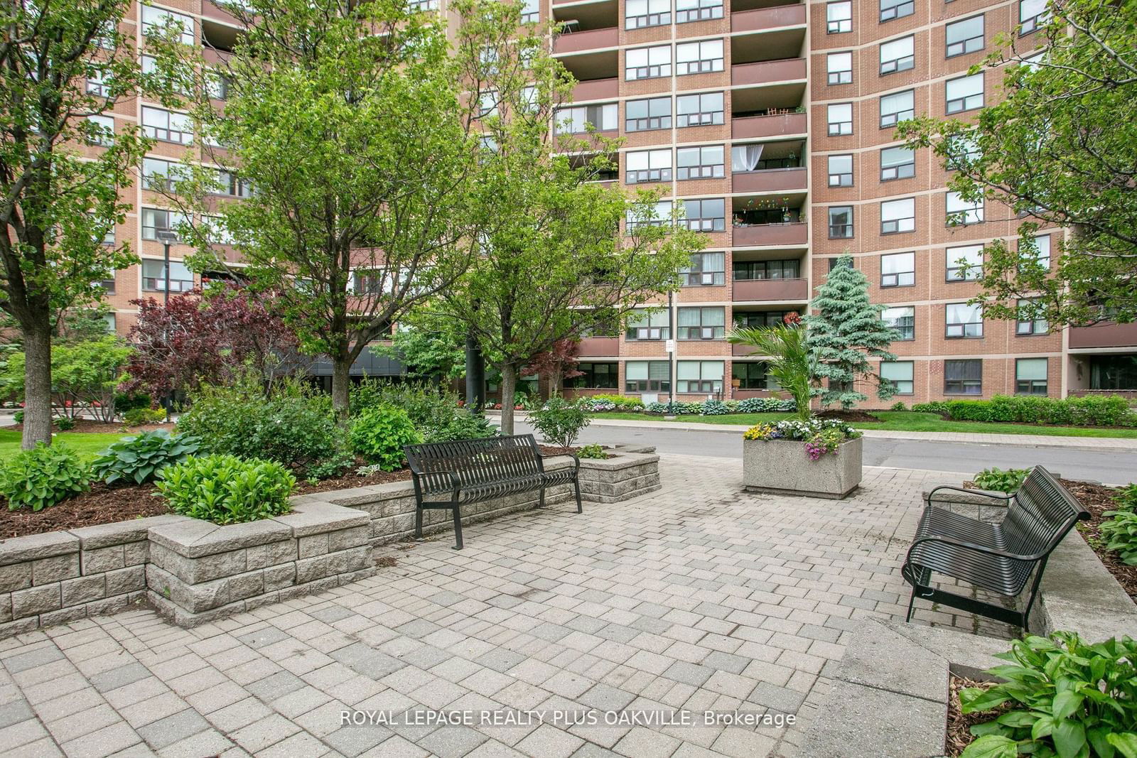 714 The West Mall W, unit 909 for sale