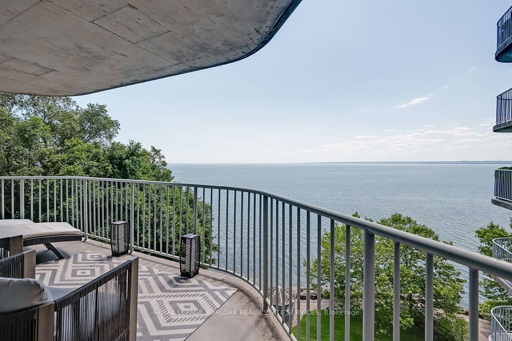 2190 Lakeshore Rd, unit 604 for sale