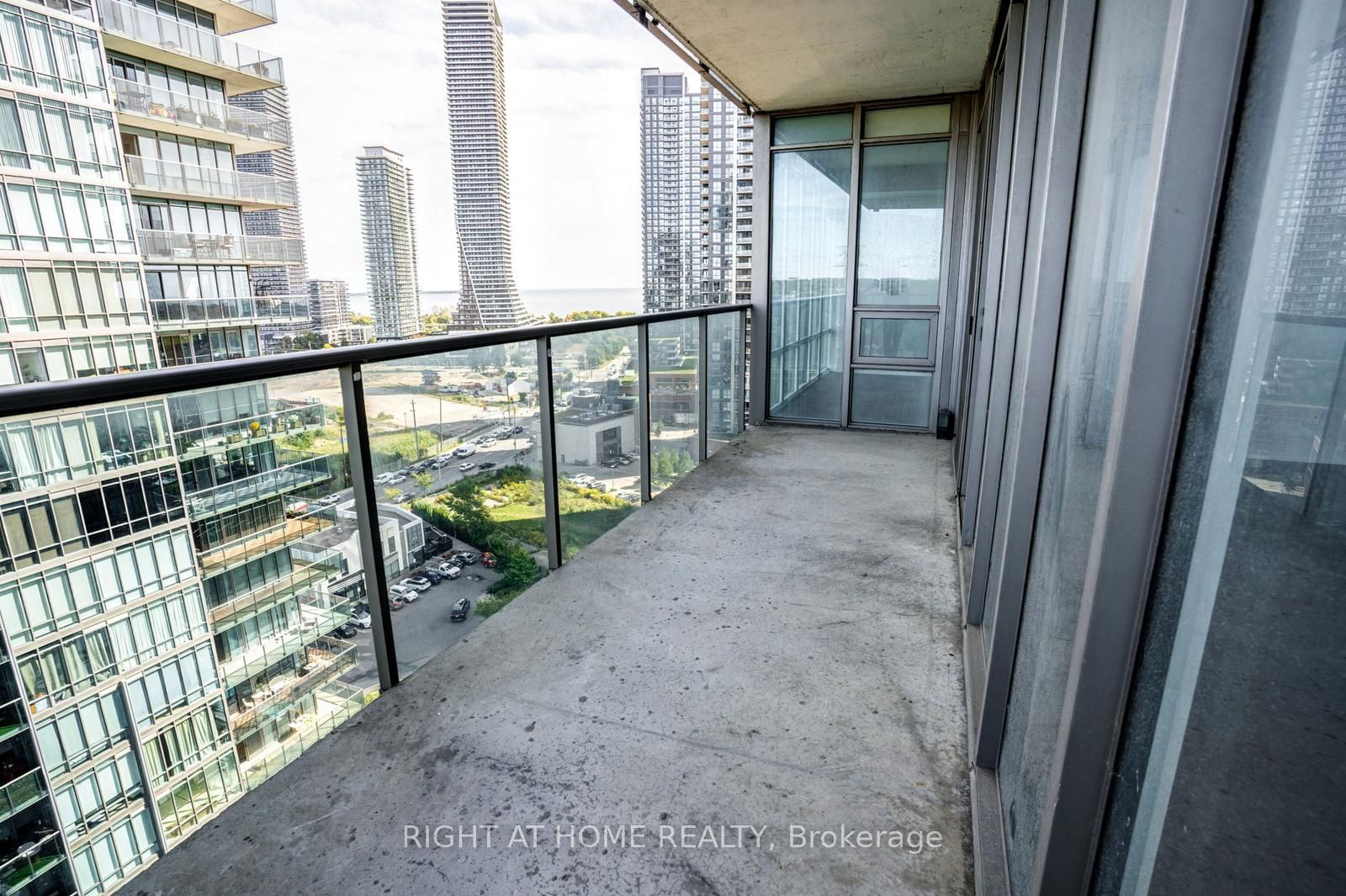 88 Park Lawn Rd, unit 1711 for rent