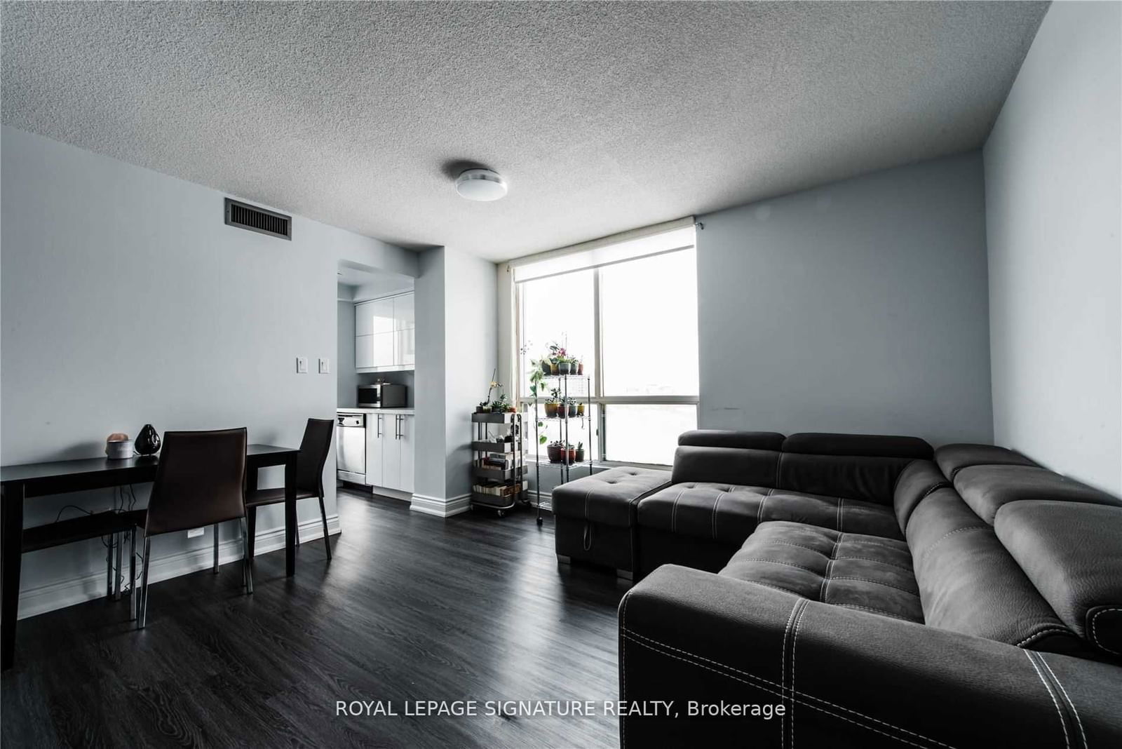 101 Subway Cres, unit 2004 for rent