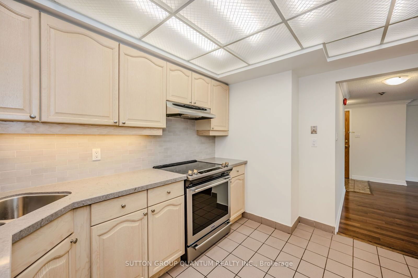 151 Robinson St, unit 401 for sale