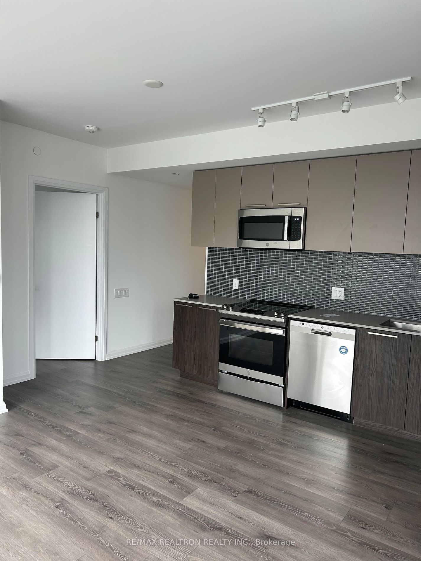 4208 Dundas St W, unit 306 for sale