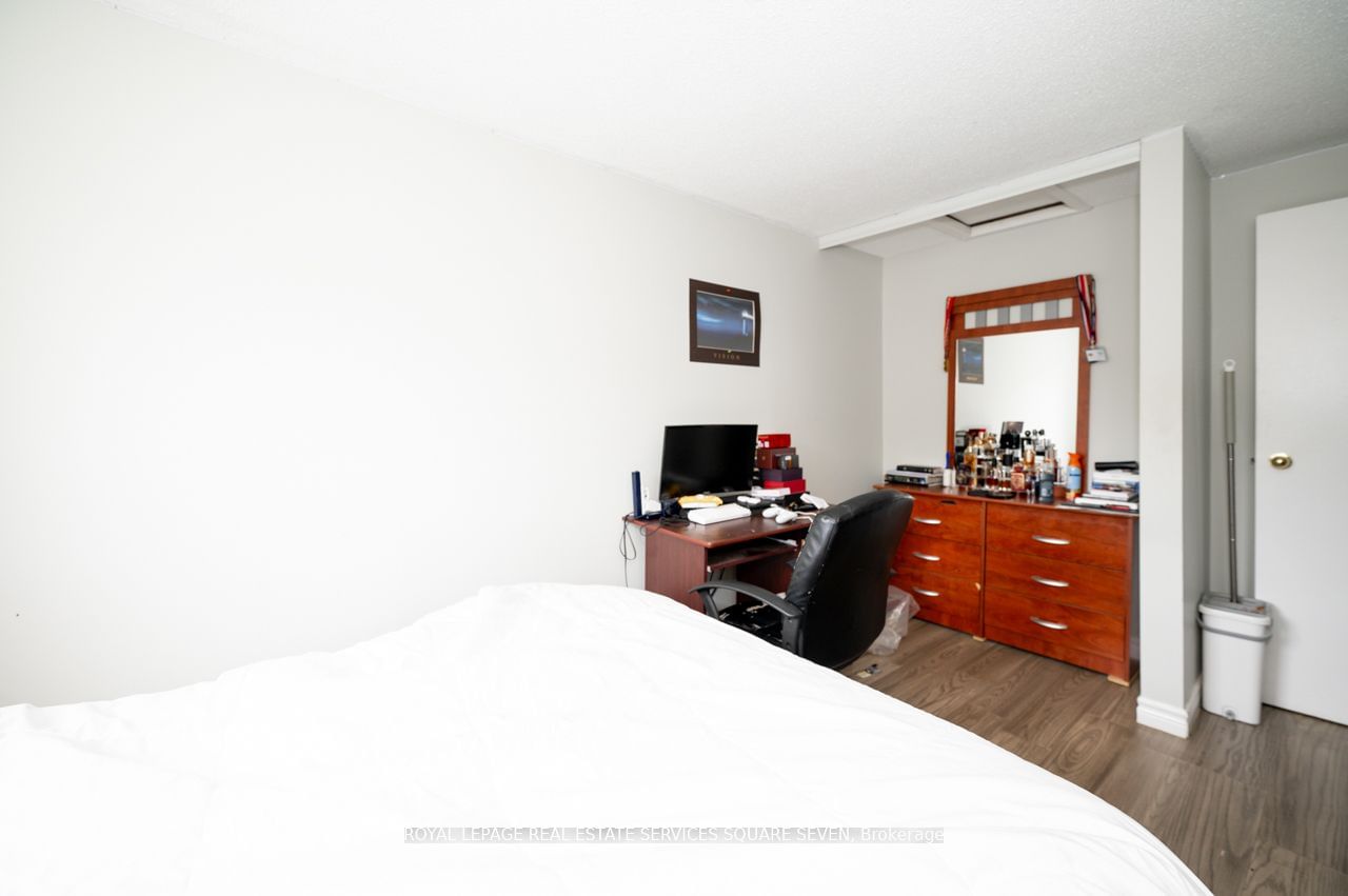 6860 Glen Erin Dr, unit 17 for sale