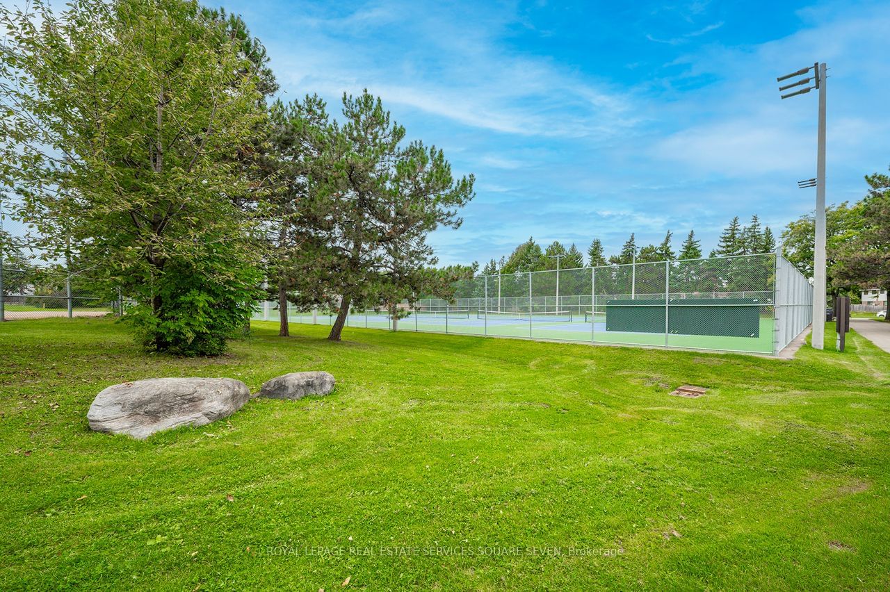 6860 Glen Erin Dr, unit 17 for sale