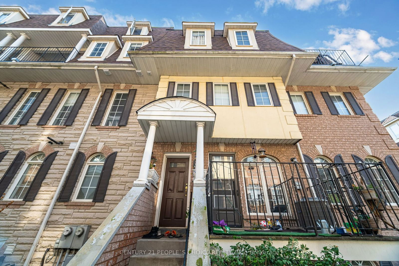 Sidney Belsey Crescent Townhomes, York Crosstown, Toronto