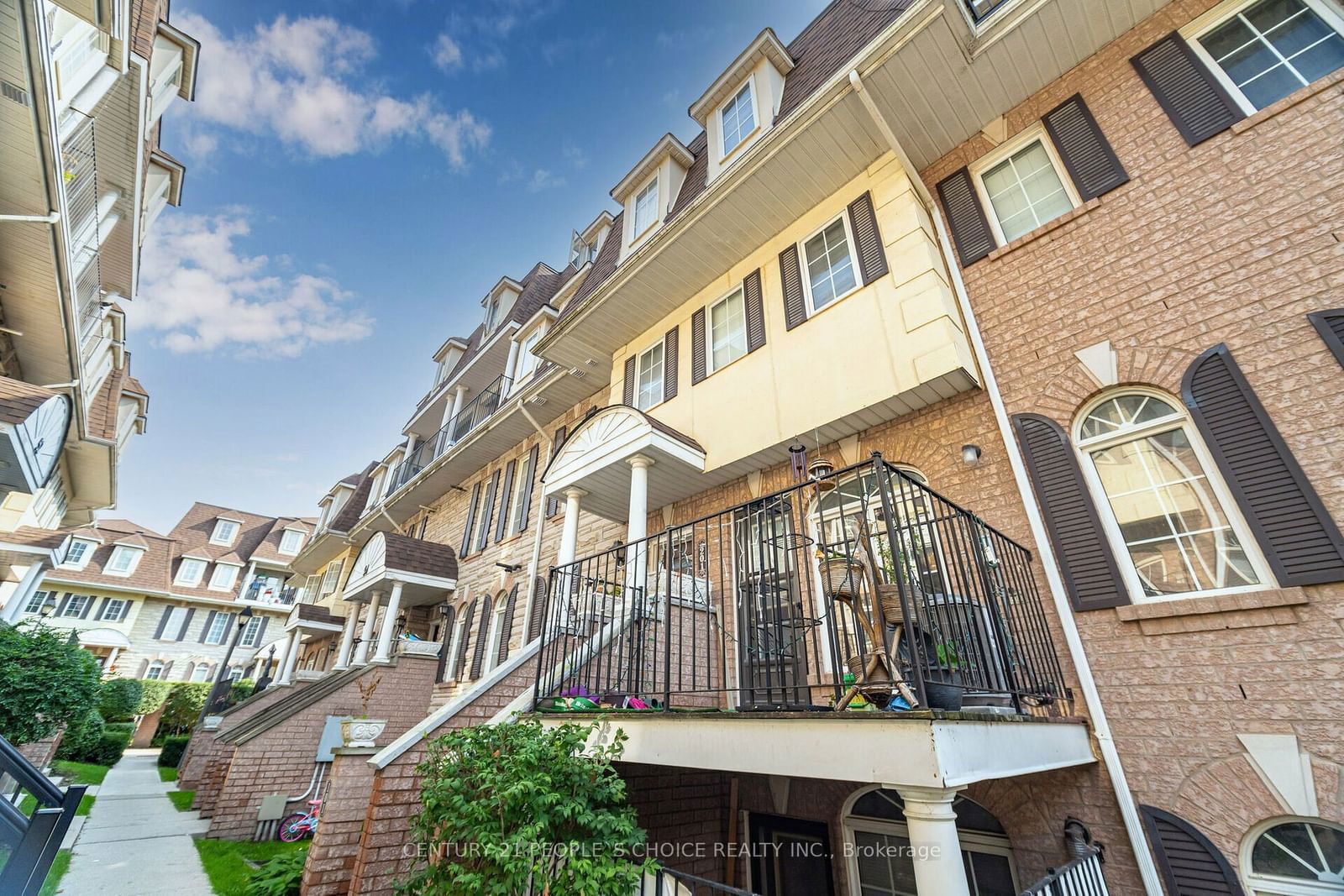 Sidney Belsey Crescent Townhomes, York Crosstown, Toronto