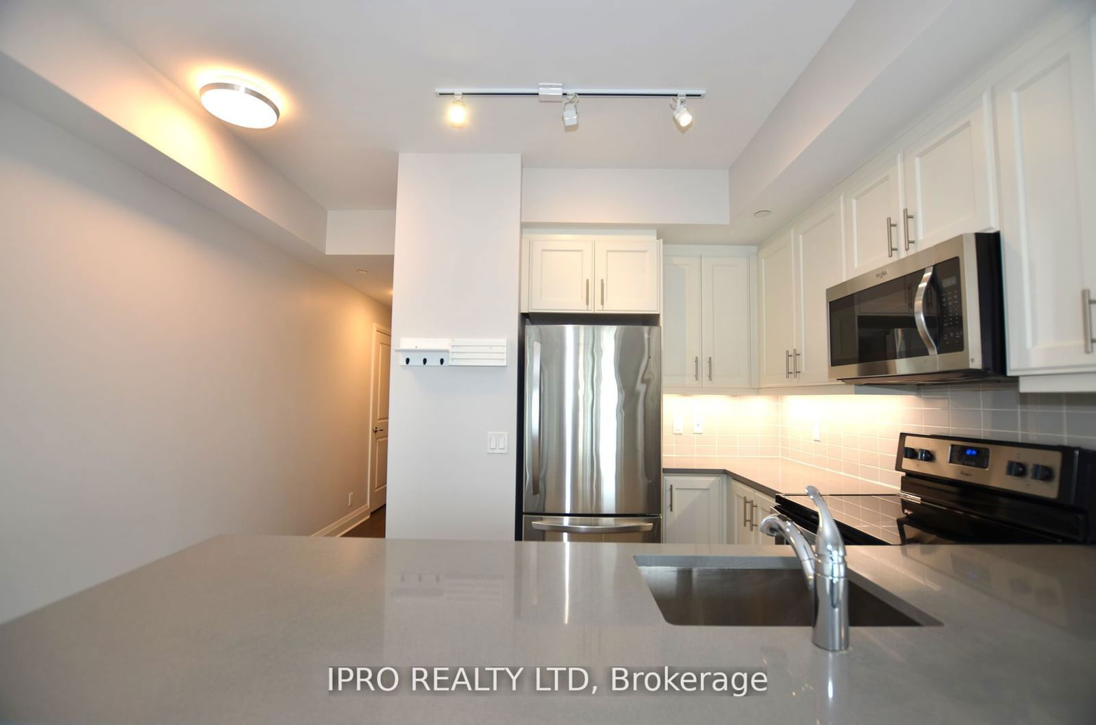 15 zorra St, unit 1302 for rent