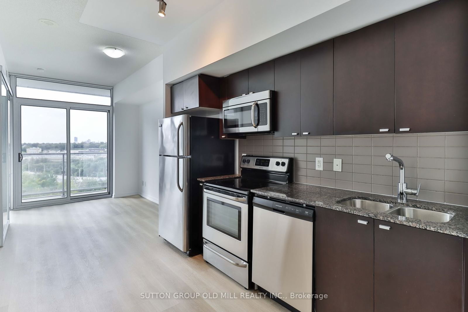 105 The Queensway, unit 1009 for sale