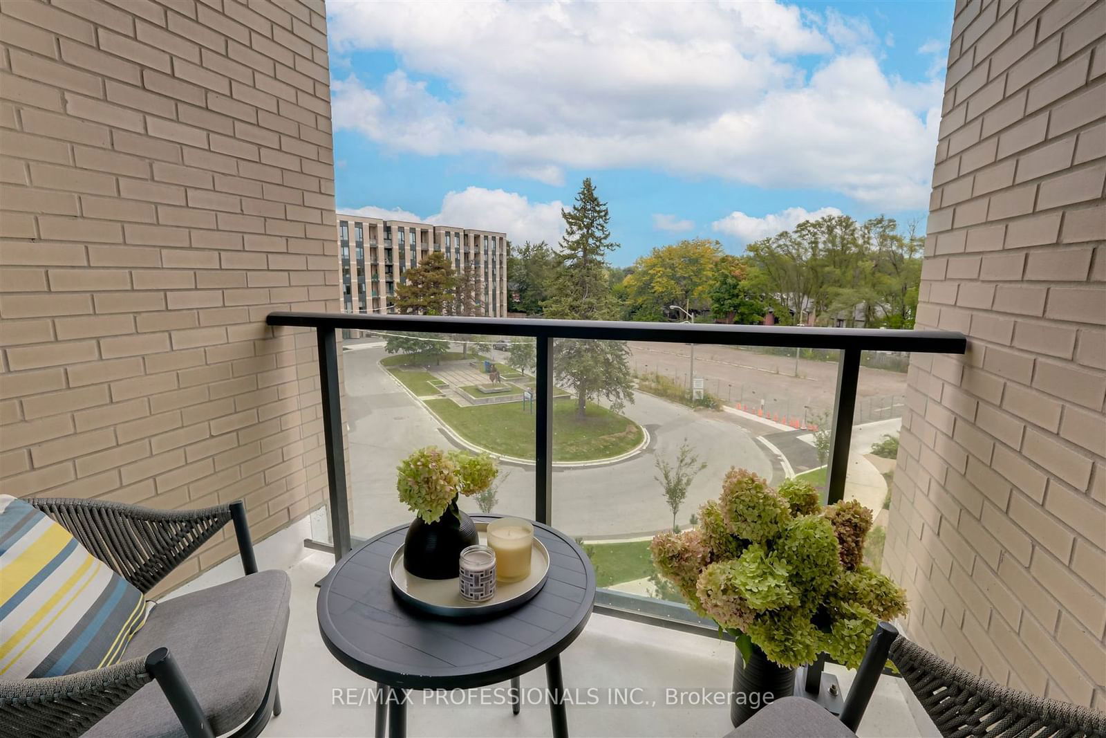 293 The Kingsway, unit 423 for sale