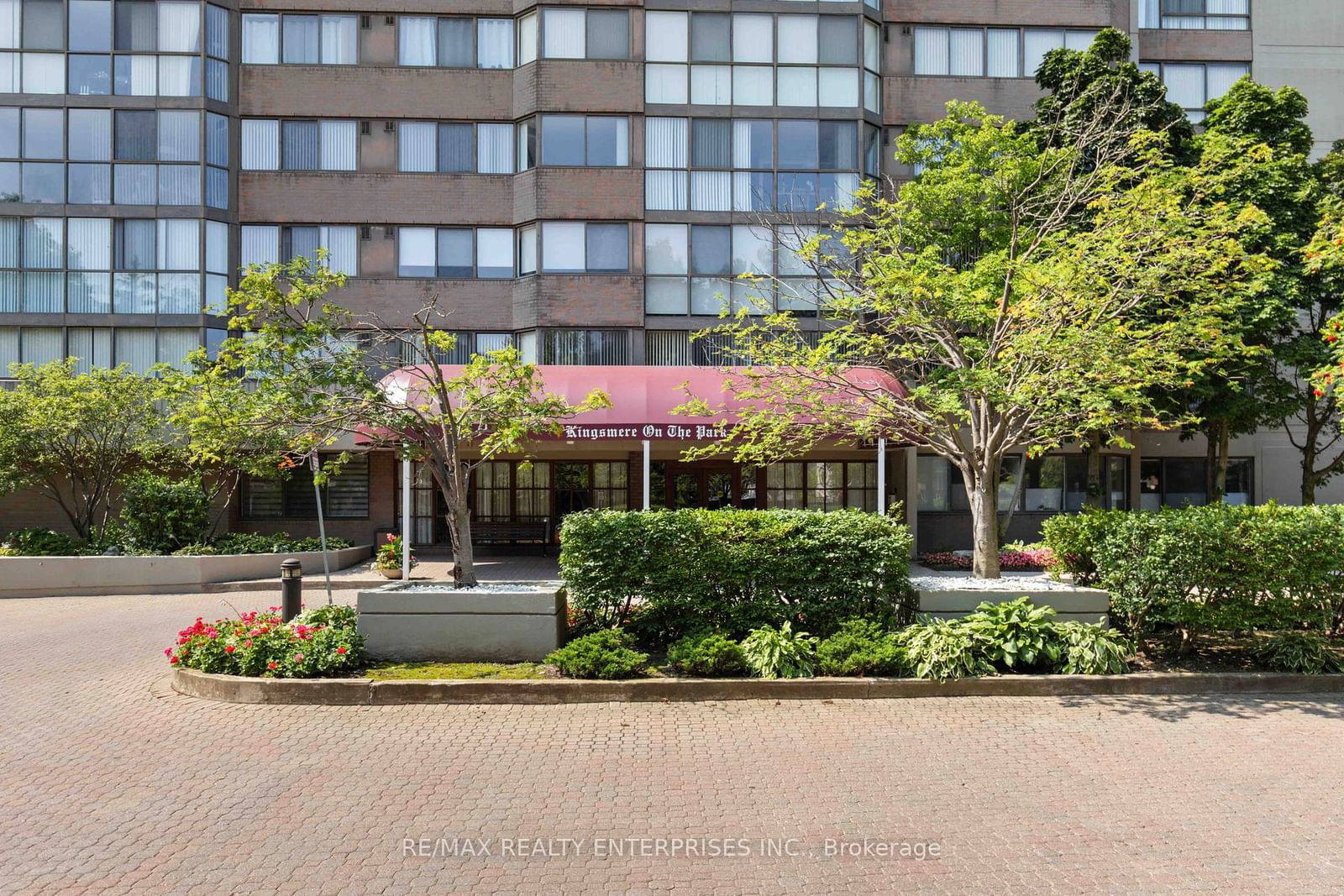 880 Dundas St W, unit 202 for sale