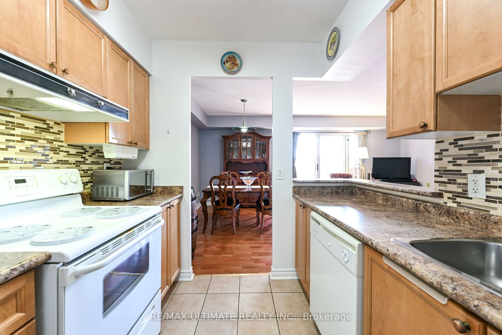 2088 Lawrence Ave, unit 403 for sale