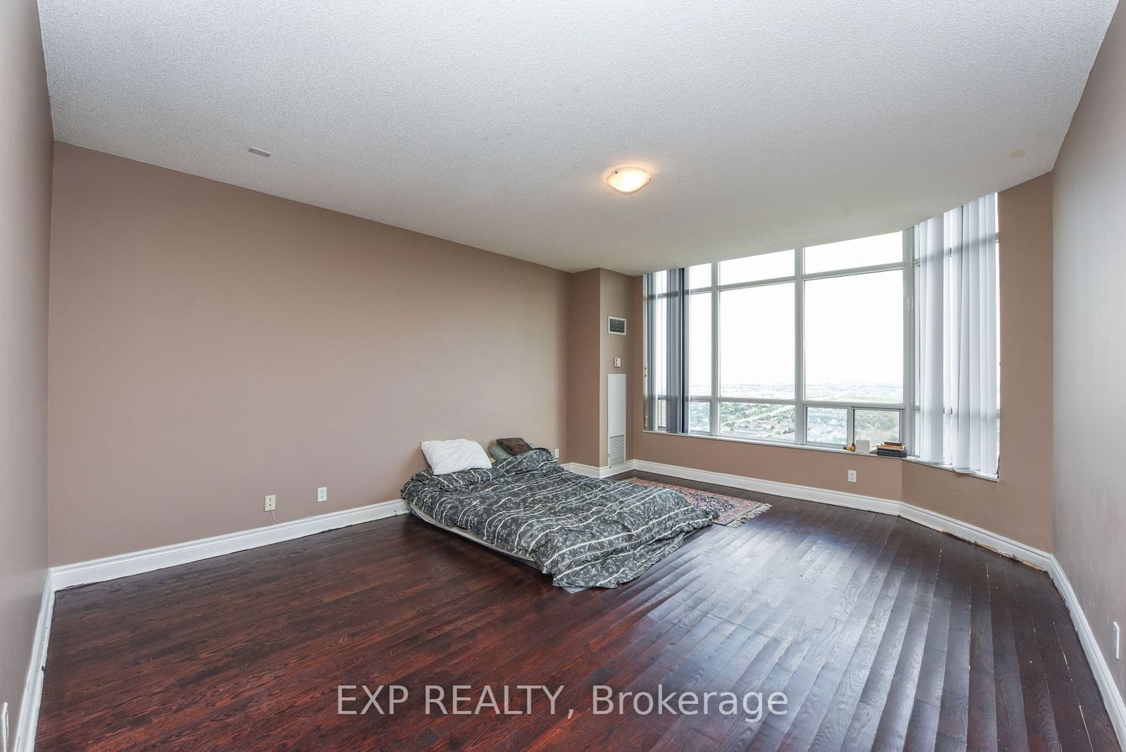 35 Kingsbridge Garden Circ, unit 3205 for sale