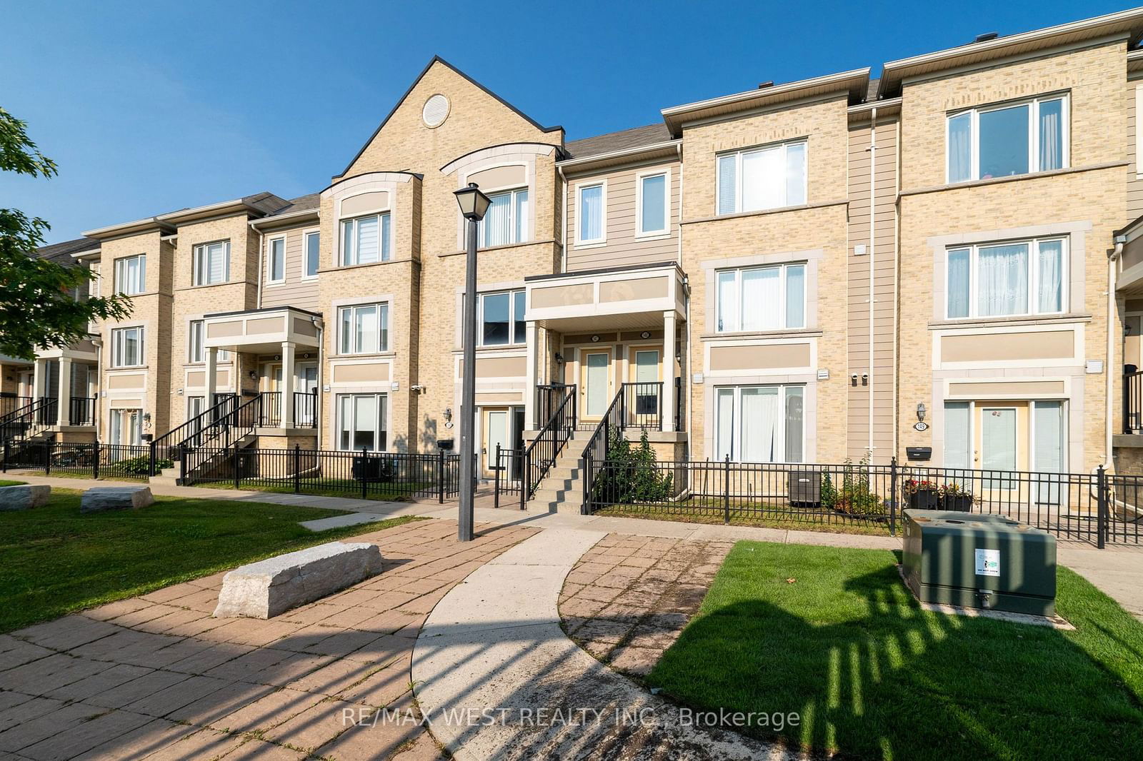 60 Fairwood Circle Townhomes, Brampton, Toronto