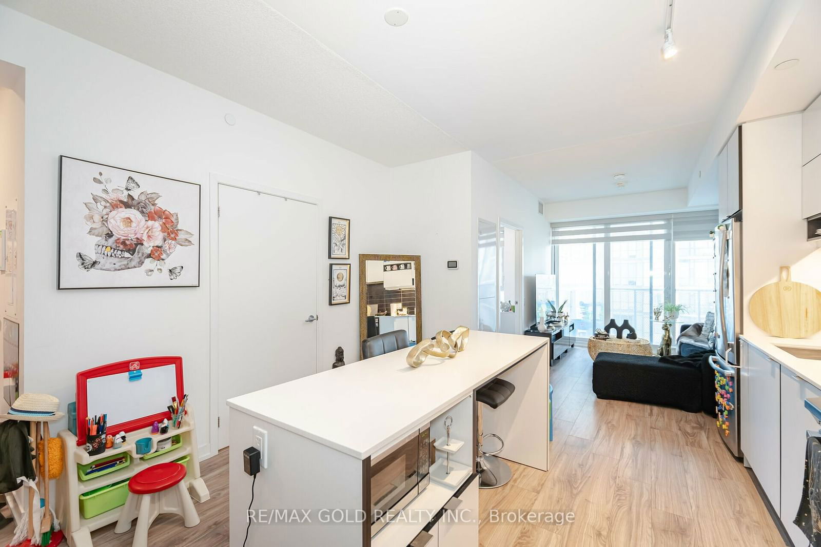 4065 Confederation Pkwy, unit 802 for sale