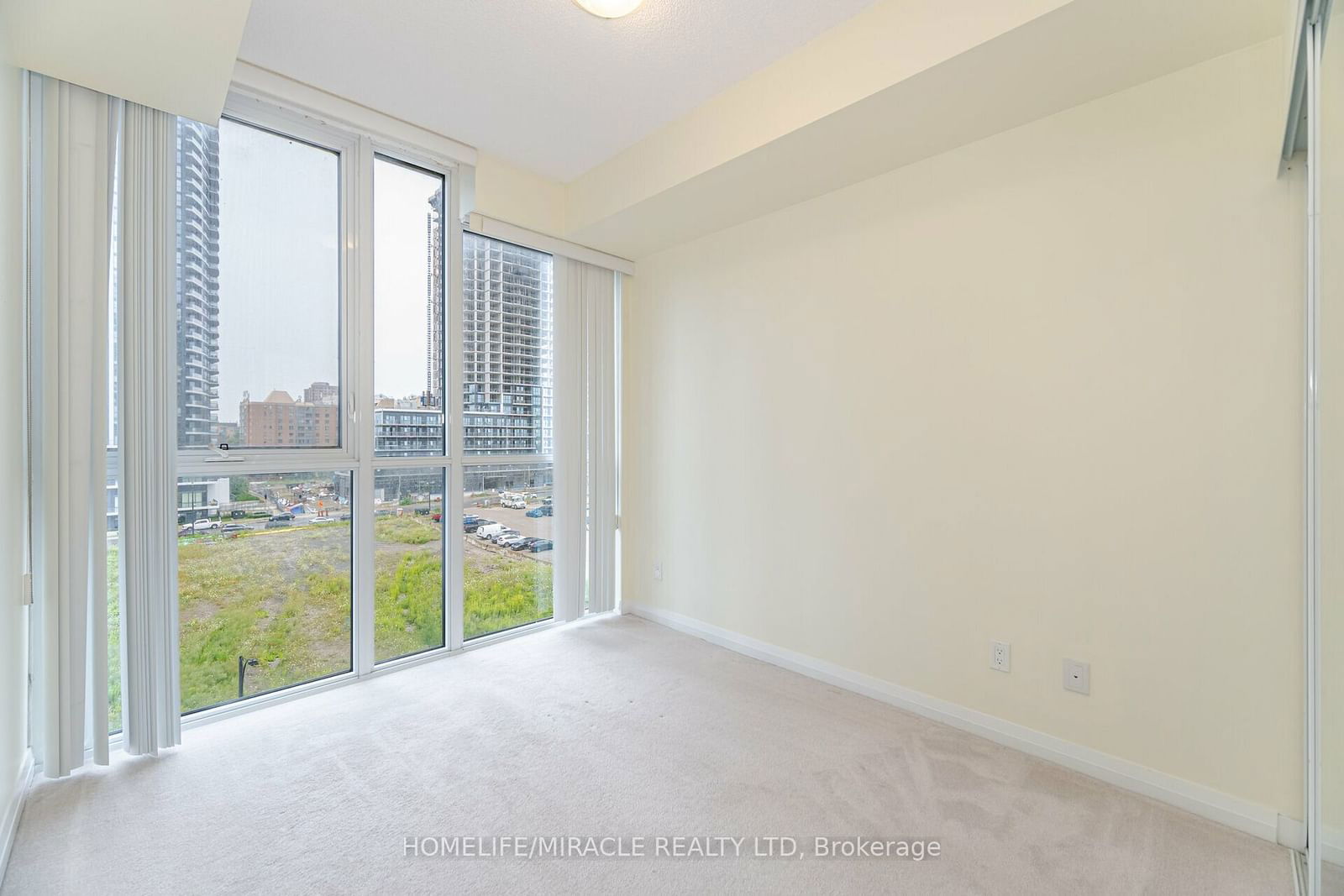 55 Eglinton Ave W, unit 602 for sale