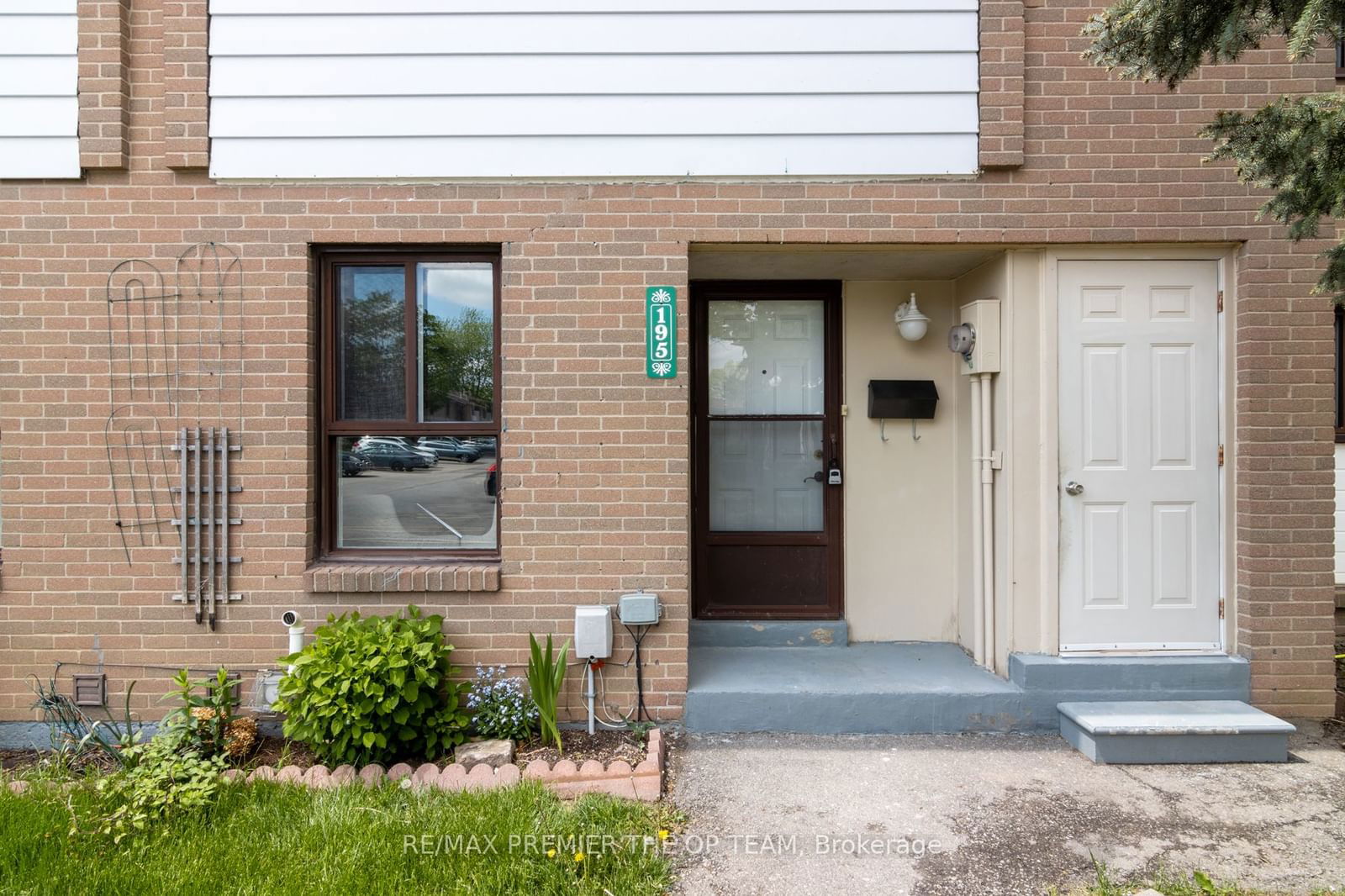 195 Fleetwood Cres, unit 217 for rent