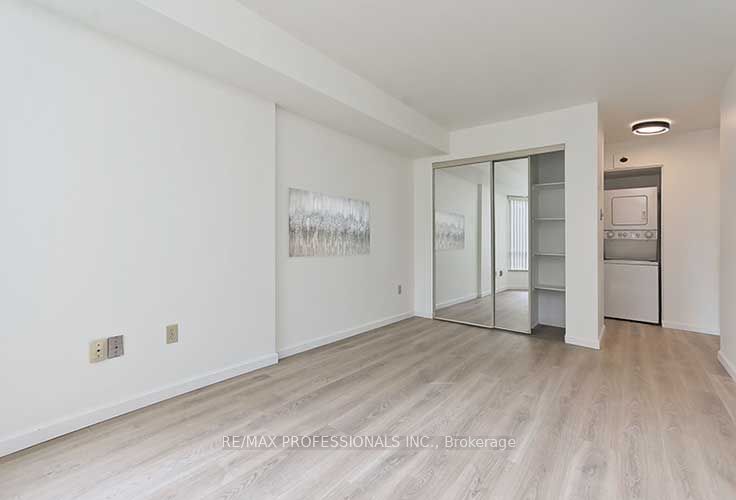 1300 Islington Ave, unit 209 for rent