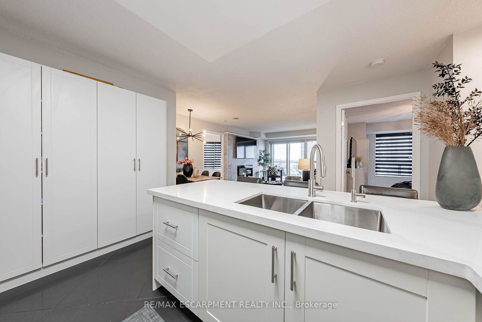 25 Kingsbridge Garden Circ, unit 1021 for sale