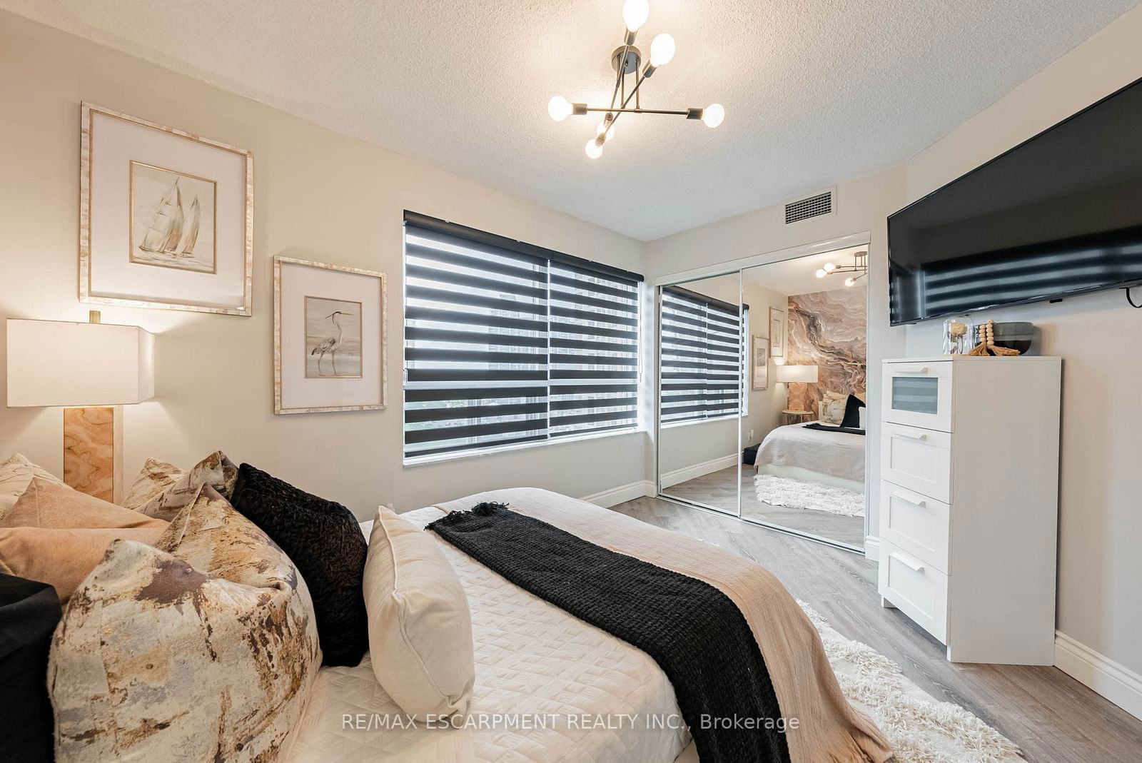 25 Kingsbridge Garden Circ, unit 1021 for sale