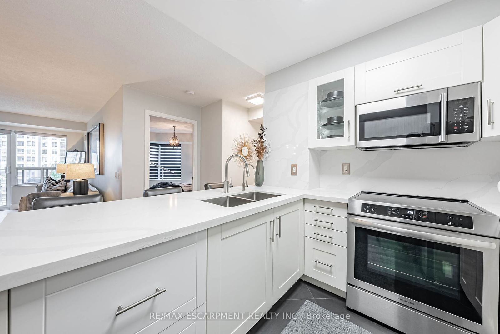 25 Kingsbridge Garden Circ, unit 1021 for sale